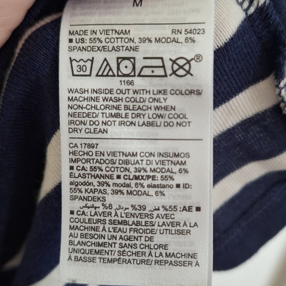 3/$20 Old Navy Women's Blue and White Striped Top Size M - Picture 6 of 6